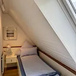 Luettje Ginsterhuus - Ferienwohnung Suedwind